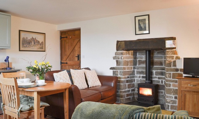 Westleigh Cottage | Cozy 1 Bedroom Getaway in Scenic Bideford with Ocean Views