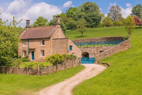 Edensor House | Family-Friendly Gardeners Cottage Steps from Chatsworth House