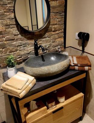 Argeles Gazost House | Gardenhill COSY: Family-Friendly Stay with Kitchen Access