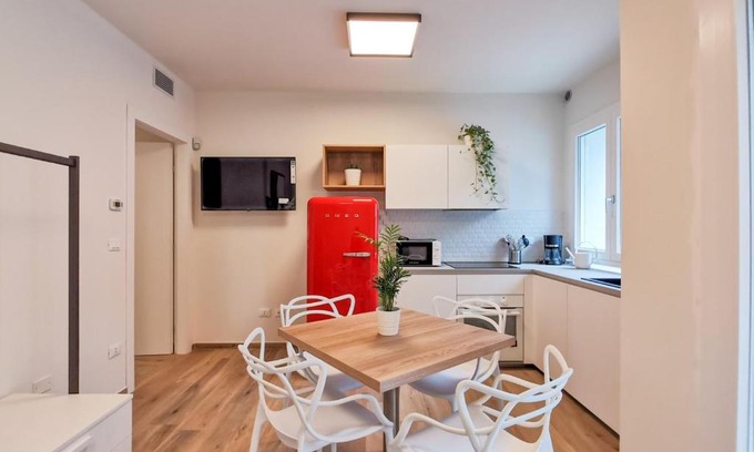 Desenzano del Garda Apartment | Pet-Friendly Gardenia Apartments - Guest Rated 9.8/10