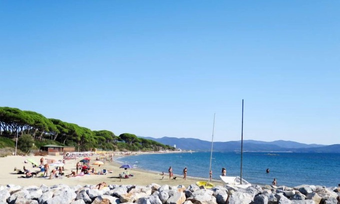Follonica Apartment | Pet-Friendly Gardenia: Oceanfront Oasis with Spa & Pool