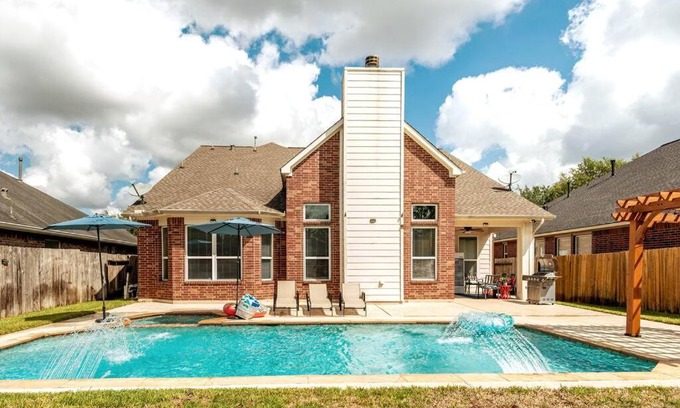 Klein Villa | Relaxing Gardenias By The Pool with Private Spa & Yoga Room