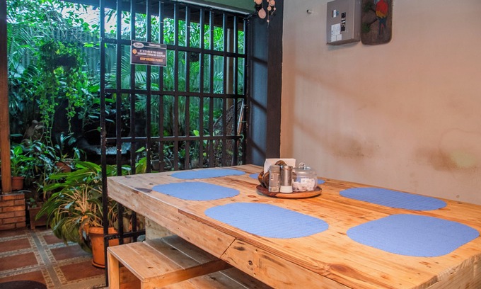 Villa Bonita Bed & Breakfast | Discover Gardens House: Top-Rated Stay Near Airport