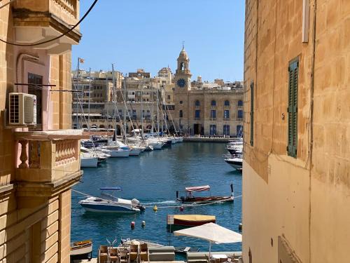 Senglea Apartment | Explore Gardjola Home: Renovated Apartment by the Marina