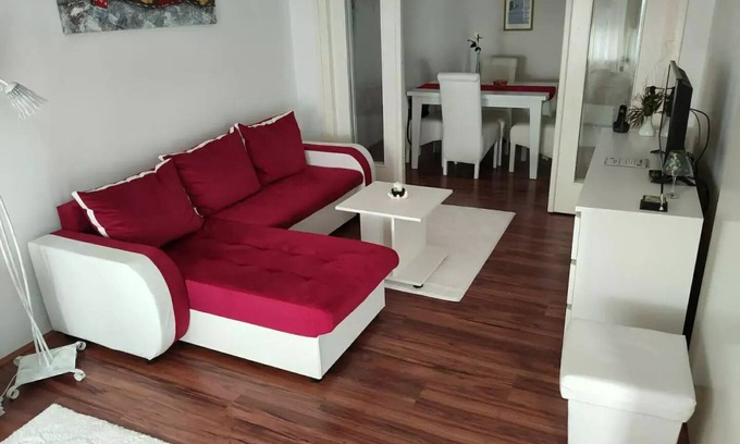 Zemun Apartment | Discover Gardos House with Scenic Danube Views and Kitchen