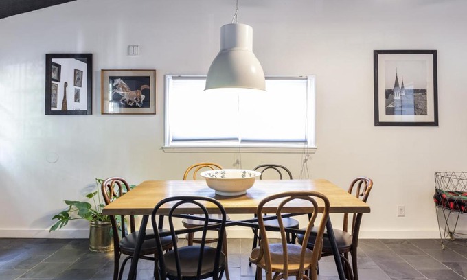 Taylor Berry Villa | Discover Garland House: Family & Pet-Friendly Retreat