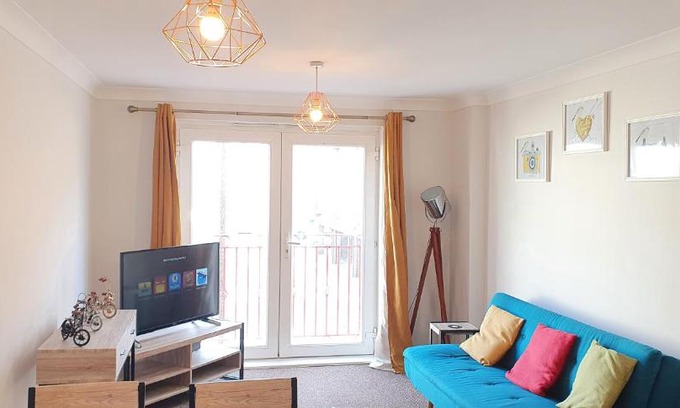 Tilbury Apartment | Stylish Garland Modern Apartment Tilbury with Parking