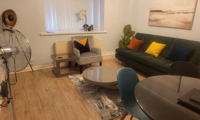 Glyndon House | Discover Garland Quantock House with Garden in London