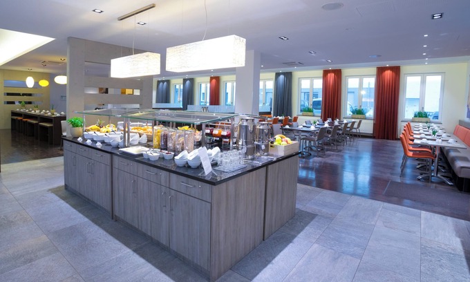 Friedrichshain-Kreuzberg Hotel | Explore Select Hotel Berlin The Wall - 4-Star Comfort Awaits