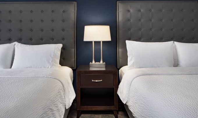 Topeka Hotel | Cozy Sleep Inn & Suites Topeka West with Pool and Spa