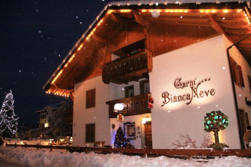 Ruffre Hotel | Pet-Friendly Garni Biancaneve with Ocean View & Dining