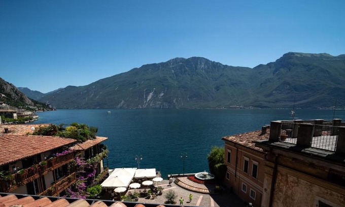 Limone sul Garda Hotel | Garni Gianmartin: Oceanfront Gem with Top-Rated Amenities