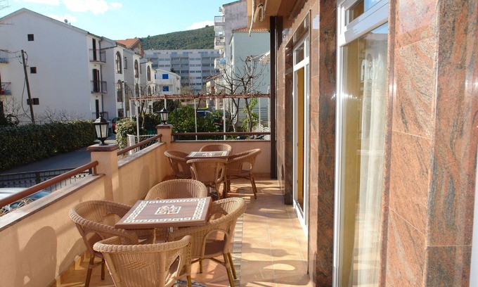 Maini Hotel | Discover Garni Hotel Fineso: Family-Friendly Stay with Breakfast