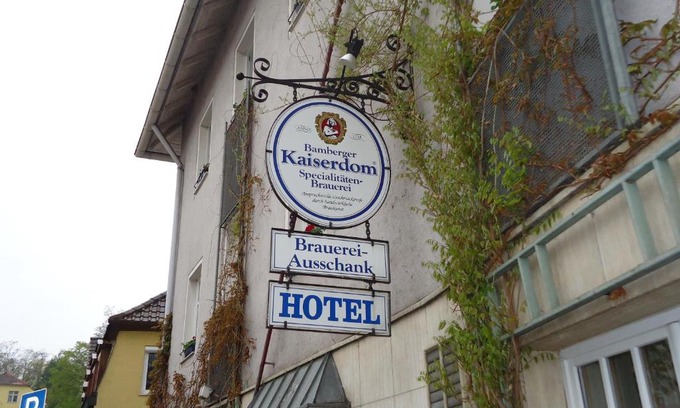 Gaustadt House | Pet-Friendly Getaway at Garni Hotel Kaiserdom
