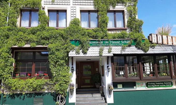 Schuld Hotel | Explore Garni-Hotel-Schäfer with Oceanfront Views & Dining