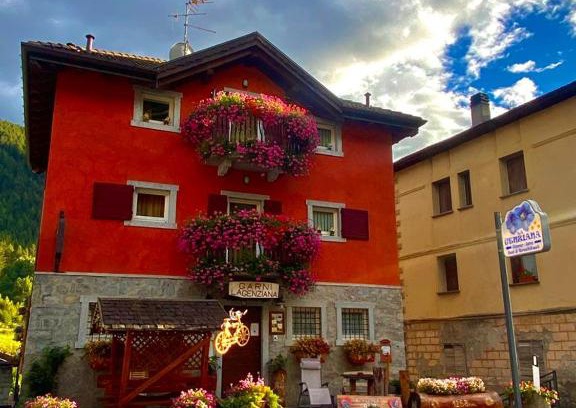 Temu Bed & Breakfast | Discover Garni La Genziana: Family-Friendly with Pool