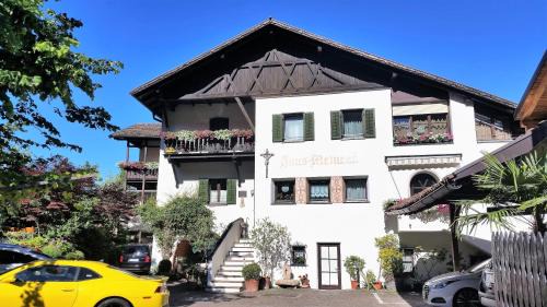 Auer House | Pet-Friendly Garni Meinrad with Ocean Views and Hot Tub