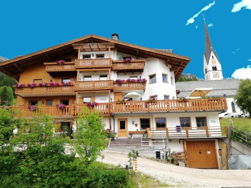 La Villa Hotel | Experience Garni Miriam: Pet-Friendly Oceanfront Retreat