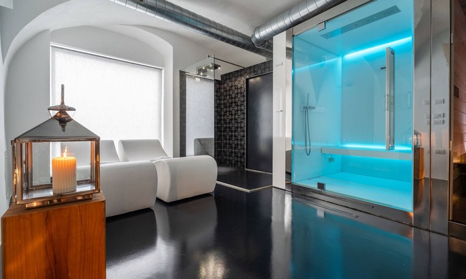 Arco Hotel | Guest Rated 9.8: Garnì On The Rock with Spa & Hot Tub