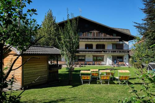 Riscone Bed & Breakfast | Scenic Garni Volgger: Oceanfront Sanctuary for Families