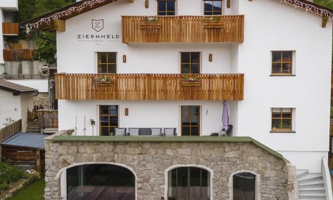 Burgusio Bed & Breakfast | Explore Garni Ziernheld: Pet-Friendly with Hot Tub Bliss