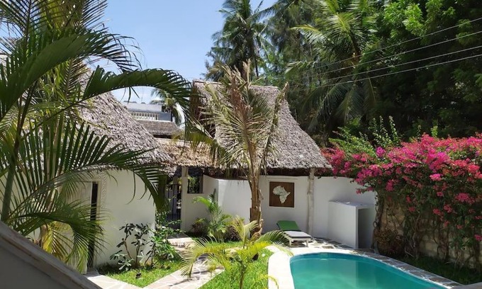Watamu Villa | Relaxing Garoda House Turtle Bay with Oceanfront Views