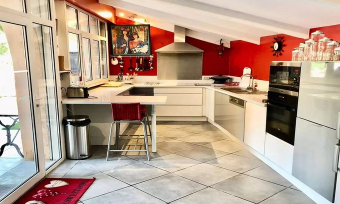 Plage de la Garonnette Villa | Garonnette Residence: Family-Friendly Villas with Ocean Views