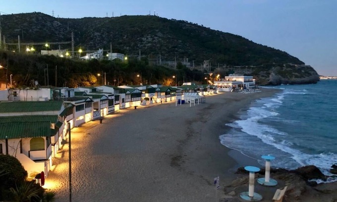 El Garraf Apartment | Seaview Retreat: 9.8 Rated with Pool & Ocean Access
