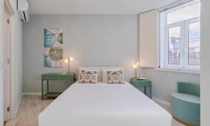 Setubal House | Inviting Garrett Premium Setúbal with Kitchen Amenities