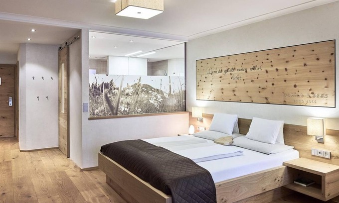 Buchau House | Family-Friendly Garten Suite IV with Ocean View & Spa