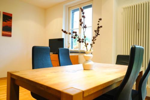 Stadtmitte Apartment | Gartenblick Apartment-Terrasse-Parkplatz- Waschmaschine-Garten