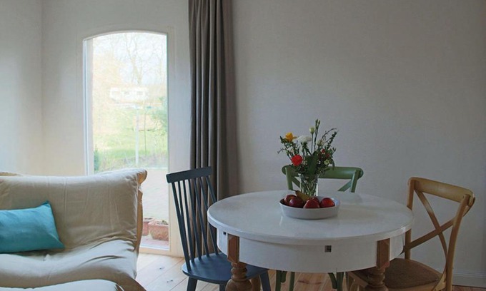 Nordleda Apartment | GartenGlück: Family-Friendly Oceanfront Retreat with Views