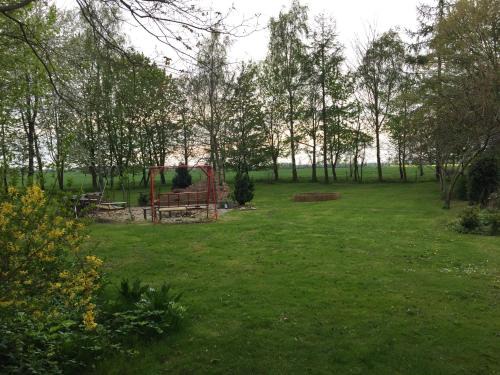 Altefaehr Apartment | Idyllic Retreat at Gartenidyll Insel Rügen Poppelvitz