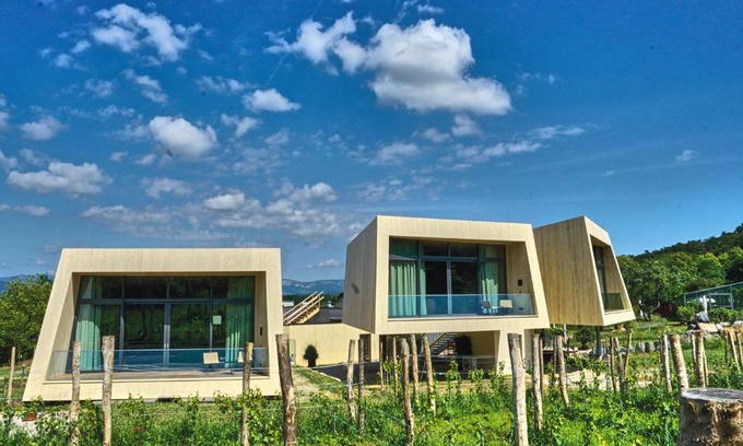 Schwarzau am Steinfelde Hotel | Exceptional Gartenlofts auf Gut Guntrams with Hot Tub & Breakfast