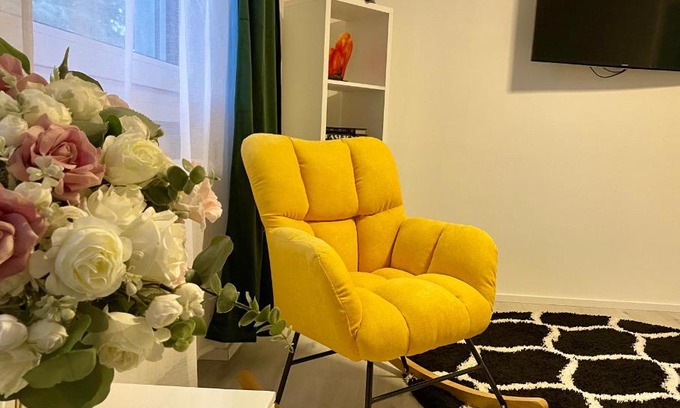 Singen Apartment | Gartenparadies: Ideal Retreat for Relaxation or Celebration
