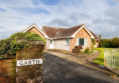 Dinas Cross House | Garth: A Family Haven by the Sea, Pet Friendly & Welcoming