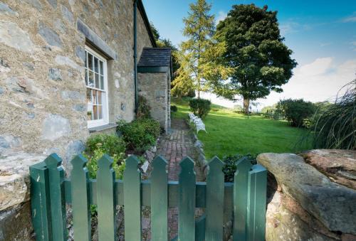 Eglwysbach House | Experience Comfort at Garth Iwrch - Pet-Friendly Retreat
