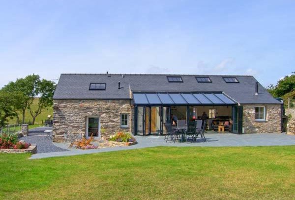 Porthmadog House | Experience Comfort at Garth Morthin The Barn - 5 Star Stay