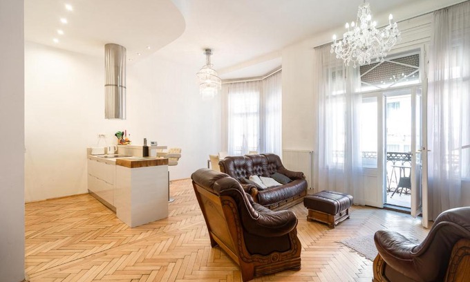 Ferencvaros Apartment | Bright and Inviting Two-Bedroom Flat Near the Danube