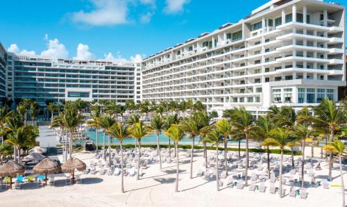 Playa Mujeres Hotel | Experience Garza Blanca Resort & Spa Cancun: Beachfront Bliss
