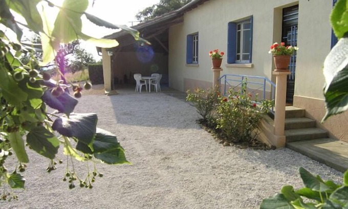 Bellegarde Cottage | Charming Gascony Farmhouse Gite with Pool & Pet-Friendly