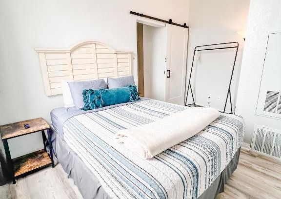 Gaslamp Quarter Hotel | Discover Gaslamp 2-Bedroom with Parking & Pet-Friendly Perks