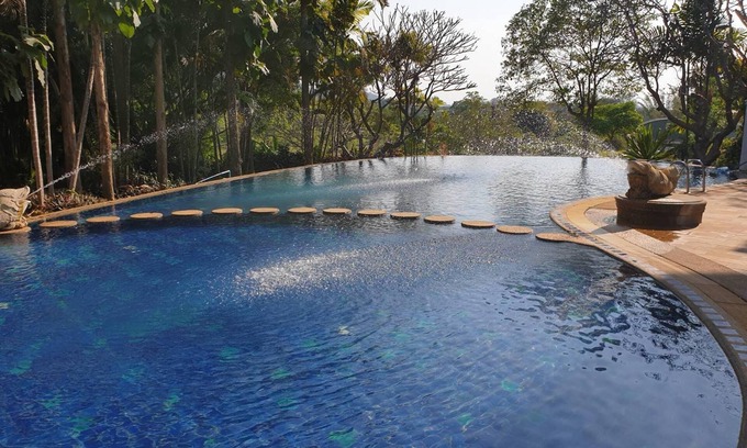 Mae Tha Hotel | Relax at Gassan Khuntan Golf and Resort with Pool & Spa