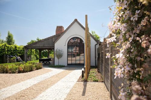Dikkelvenne House | Cozy Gastenverblijf A&A: 4-Star Retreat with Mezzanine