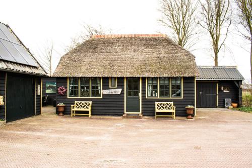 Eesveen House | Discover Gastenverblijf De Weldadigheid: Pet-Friendly Retreat