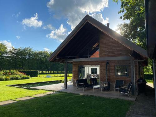 Olterterp House | Delightful Gastenverblijf Klein Olterterp with Pool Access