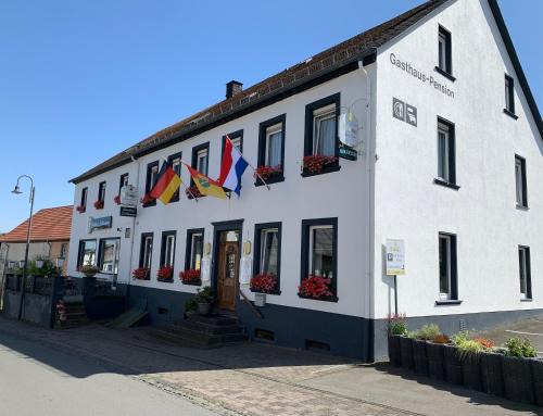 Udersdorf Hotel | Family-Friendly Gasthaus Schürmann with Great Guest Ratings
