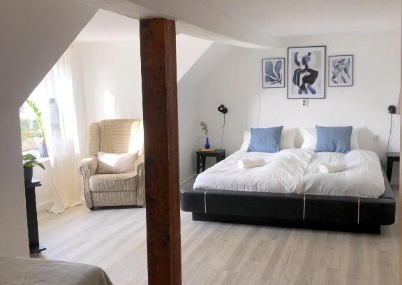 Karlsburg House | Family-Friendly Stay at Gasthaus am Schloss with Kitchen Access