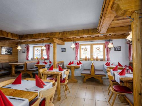Fieberbrunn Hotel | Discover Gasthaus Auwirt: Rated 9/10 with Pool & Hot Tub