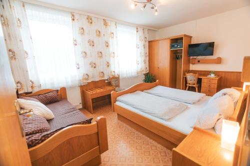 Grafenschlag Hotel | Pet-Friendly Getaway at Gasthaus Bauer with Pool Access